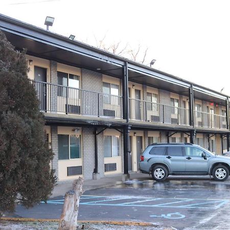 Travelodge By Wyndham Livonia Canton Novi Detroit Area 外观 照片