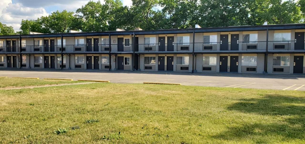 Travelodge By Wyndham Livonia Canton Novi Detroit Area 外观 照片