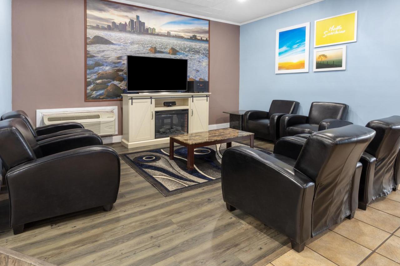 Travelodge By Wyndham Livonia Canton Novi Detroit Area 外观 照片