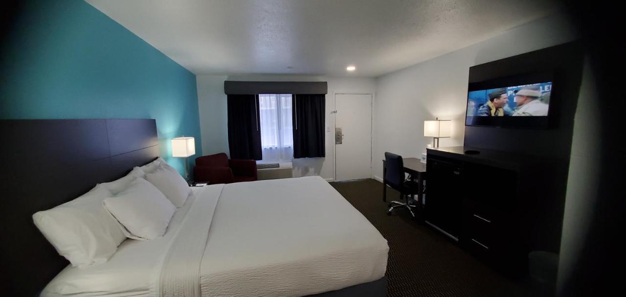 Travelodge By Wyndham Livonia Canton Novi Detroit Area 外观 照片