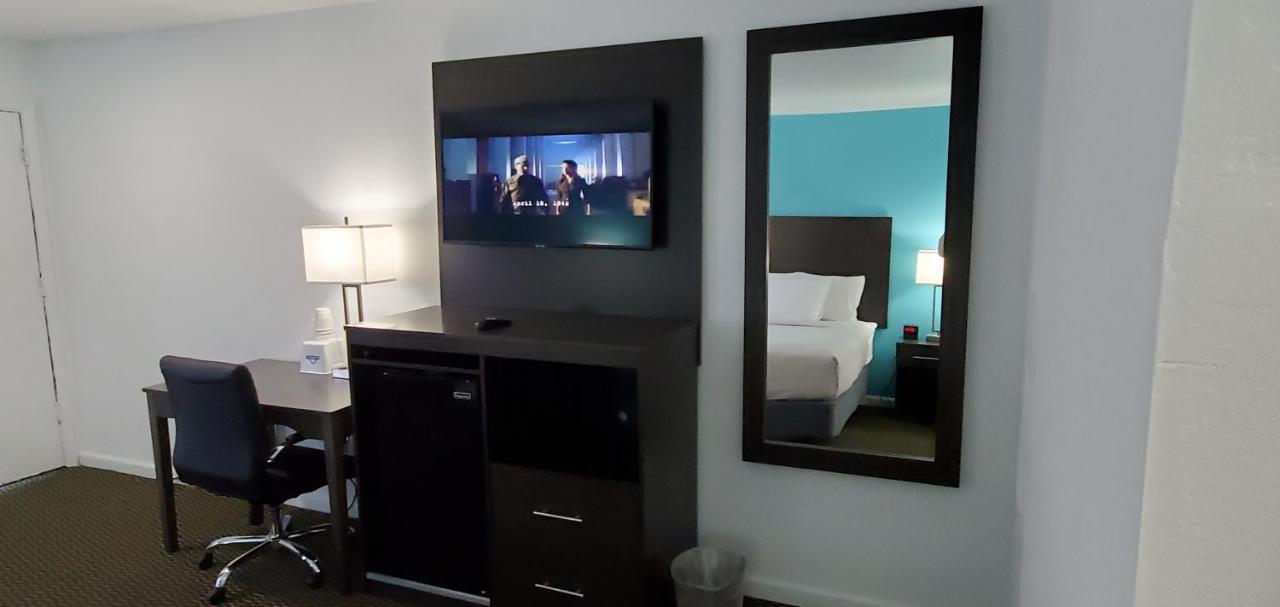 Travelodge By Wyndham Livonia Canton Novi Detroit Area 外观 照片