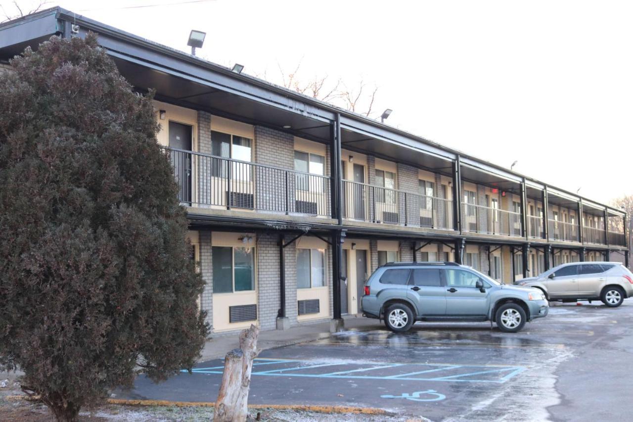 Travelodge By Wyndham Livonia Canton Novi Detroit Area 外观 照片