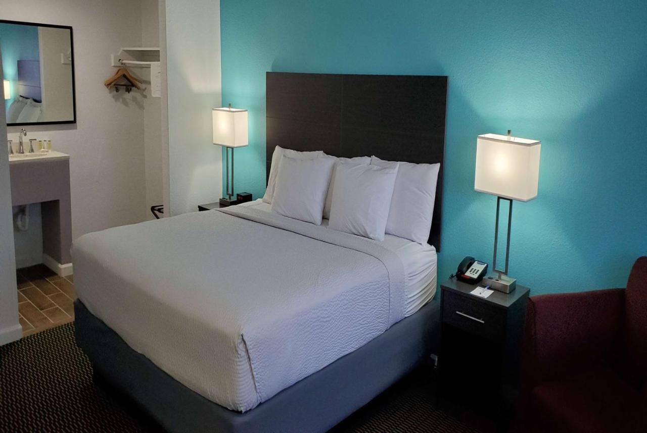 Travelodge By Wyndham Livonia Canton Novi Detroit Area 外观 照片